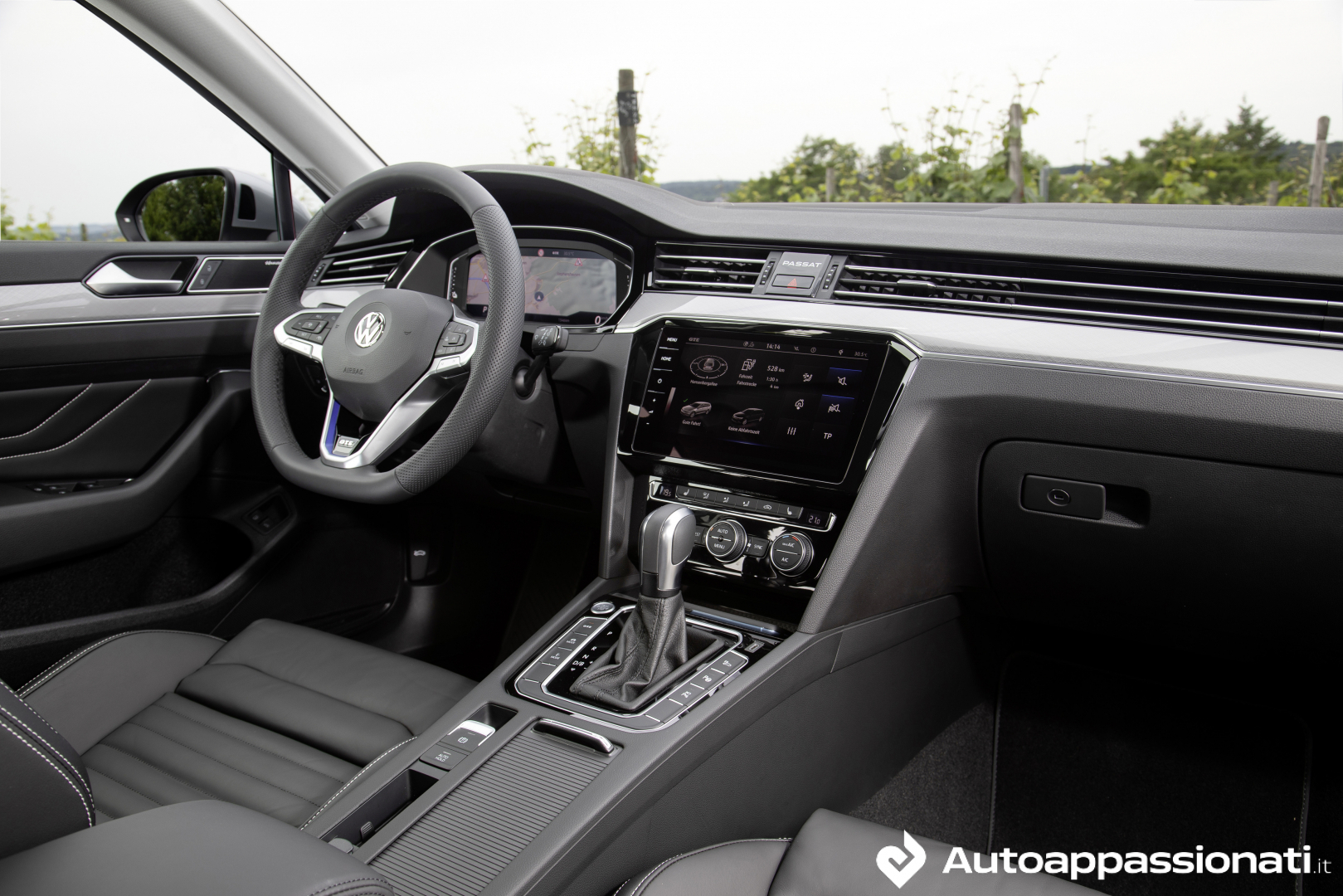 Volkswagen Passat 2020 Prova su strada, prezzo, design, interni e motori